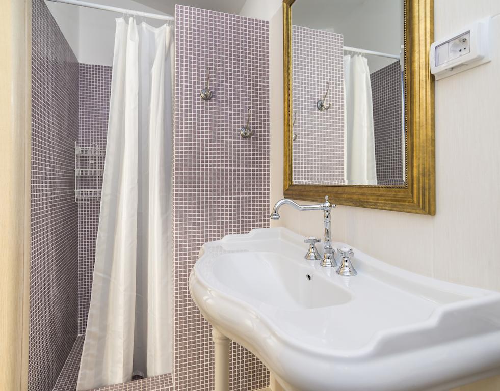 Apartments & Rooms Buoni Amici Murine Room photo