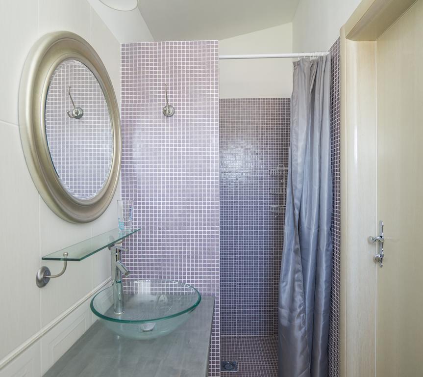 Apartments & Rooms Buoni Amici Murine Room photo