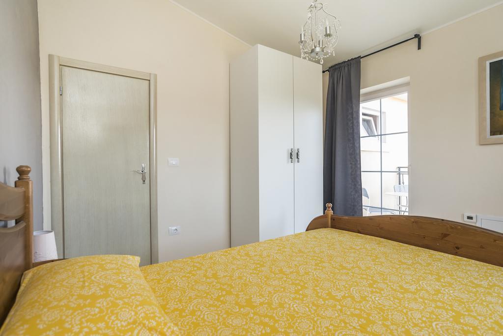 Apartments & Rooms Buoni Amici Murine Room photo