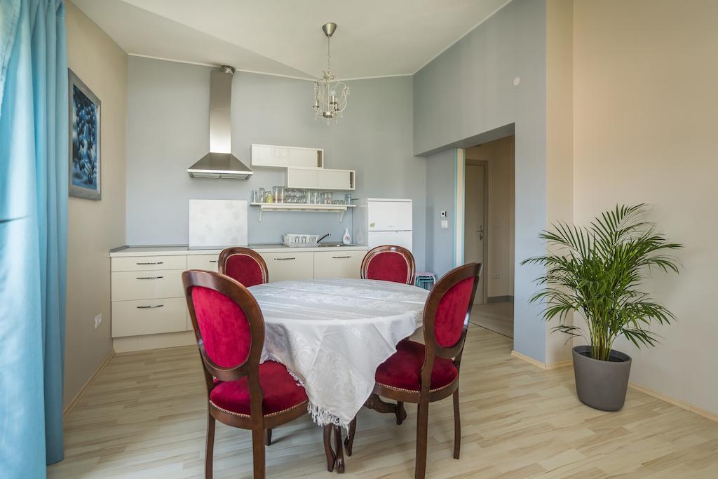Apartments & Rooms Buoni Amici Murine Room photo