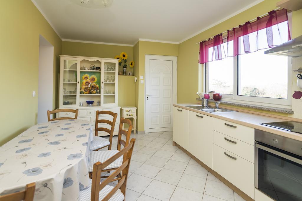 Apartments & Rooms Buoni Amici Murine Room photo