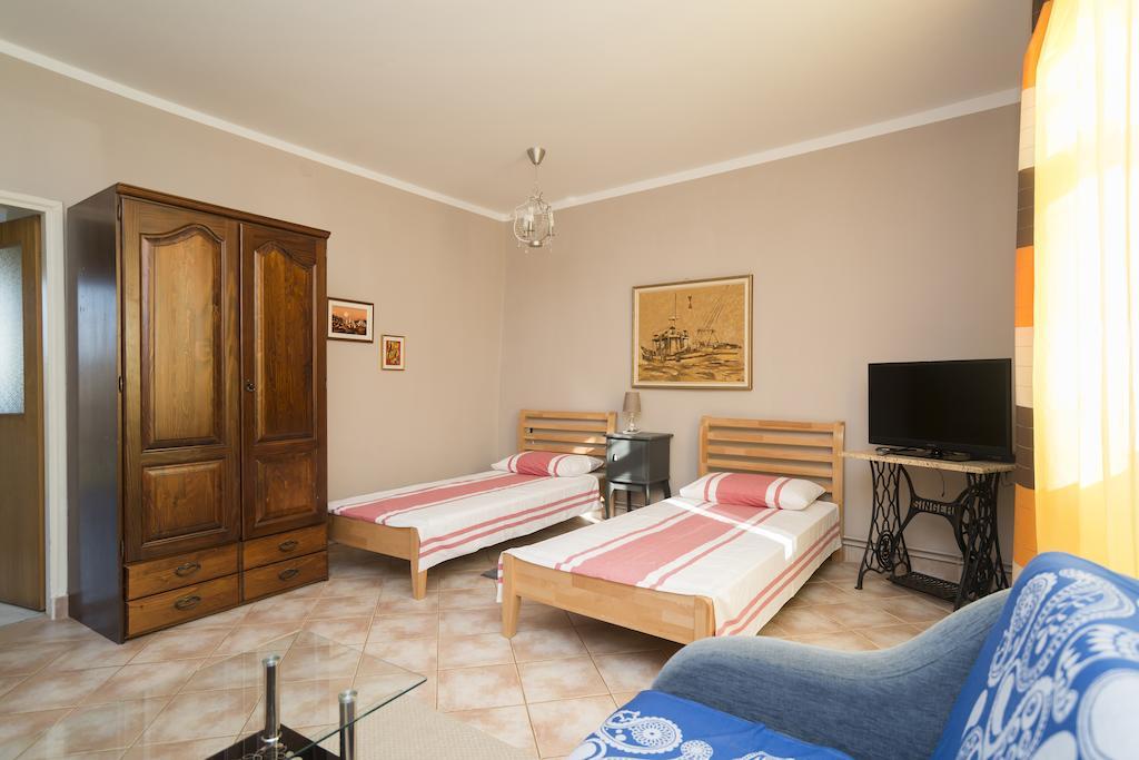Apartments & Rooms Buoni Amici Murine Exterior photo