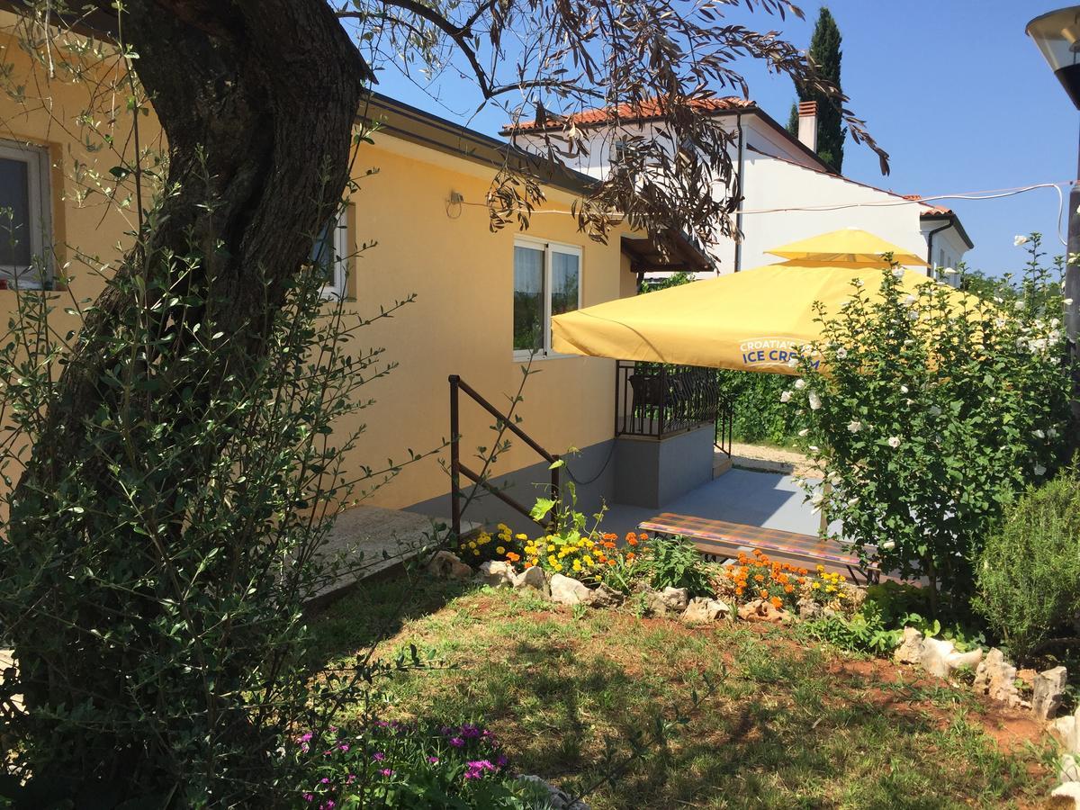 Apartments & Rooms Buoni Amici Murine Exterior photo